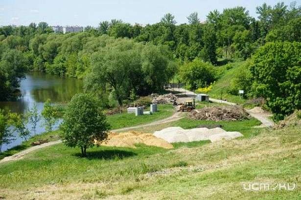 В Орле в сквере «Дворянское гнездо» начали возводить новую ротонду
