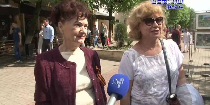 "Вернисаж Победы" расположился на главной улице города