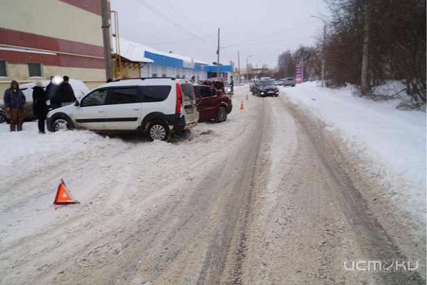 В Орле 8-летний ребенок пострадал при столкновении двух встречных авто В Орле 8-летний ребенок пострадал при столкновении двух встречных авто