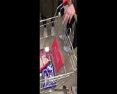 В Сети появилось видео потасовки при проверке орловского магазина на просрочку