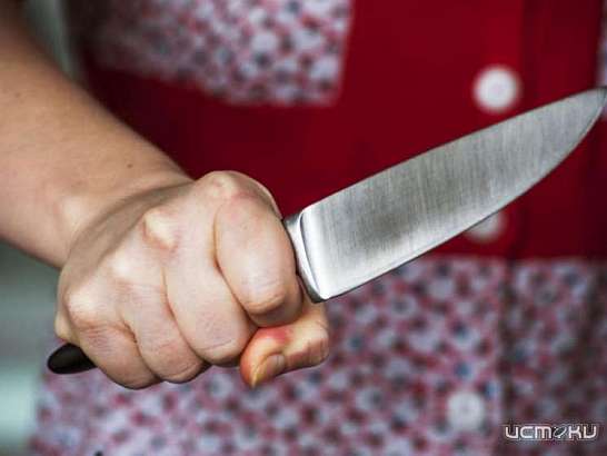 Жительница Кромского района едва не зарезала мужа в пылу ссоры