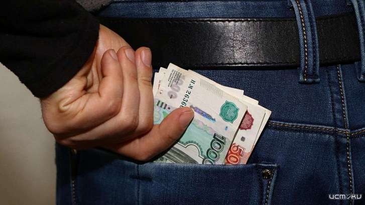 Орловчанин украл деньги у спящего знакомого
