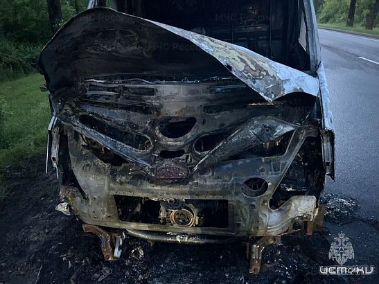 Грузовик вспыхнул на полном ходу на трассе под Орлом Грузовик вспыхнул на полном ходу на трассе под Орлом