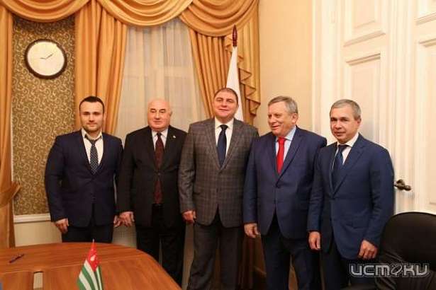 Орловщина и Абхазия начинают строить "экономическую дугу"