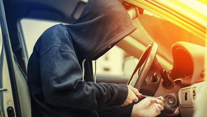 Орловец угнал автомобиль из автосервиса и бросил на соседней улице