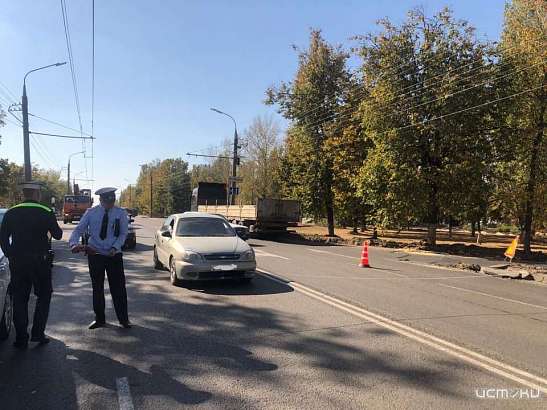 Воспитанник орловского детсада вышел на дорогу и попал под колёса грузовика