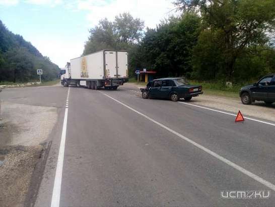 Во Мценском районе столкнулись "Жигули" и грузовик