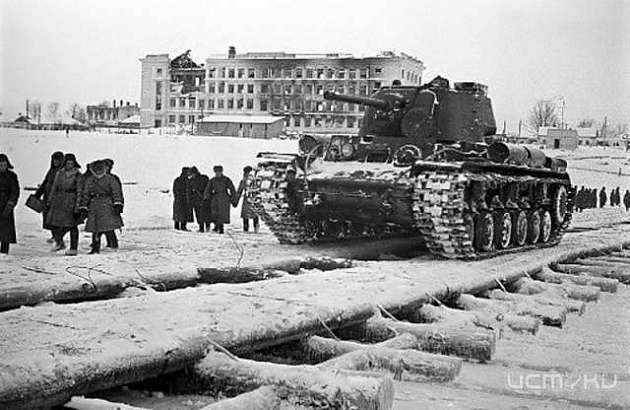 В Орле проходит выставка "Московская битва. Наступательная операция 1942 года"