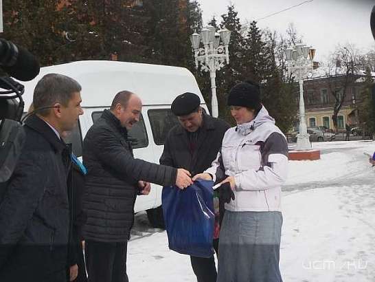 Многодетной семье из Дмитровского района подарили автомобиль