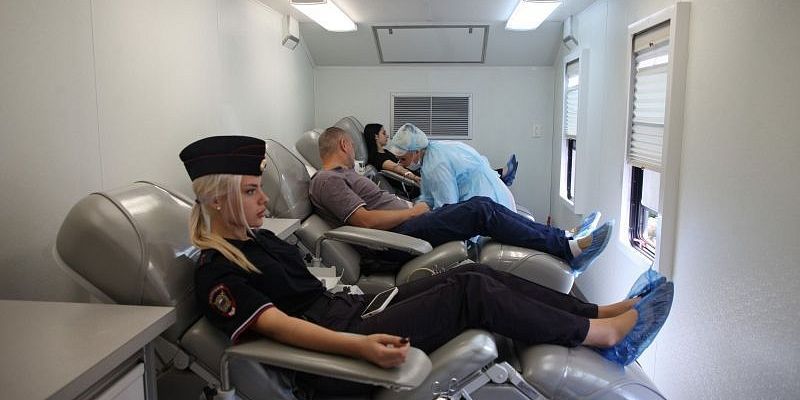 Полицейские Орла поддержали донорское движение: около 50 сотрудников сдали кровь