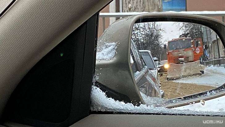 Перетрудился: в Орле случился затор из-за сломанного снегоуборщика
