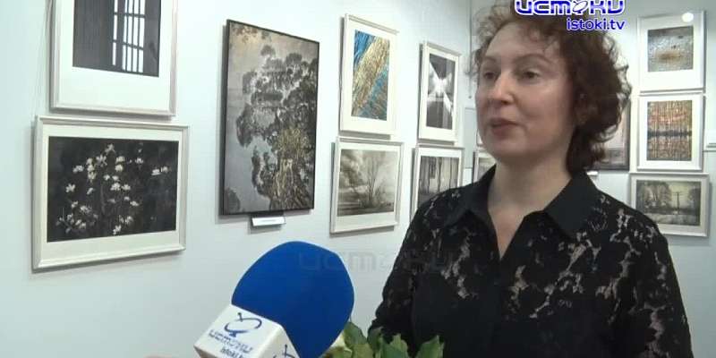 В Орловском Краеведческом музее продолжает работать выставка «Со-бытие́» московской фотохудожницы Александры Алексия.