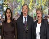 Новости за 90 секунд: чиновники спели руководителю центра культуры, а для любителей хоккея подготовили ночной турнир