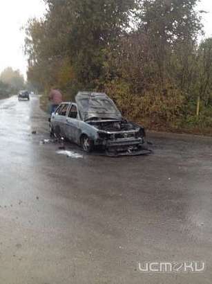 В Орле ночью сгорела «Приора». Фото