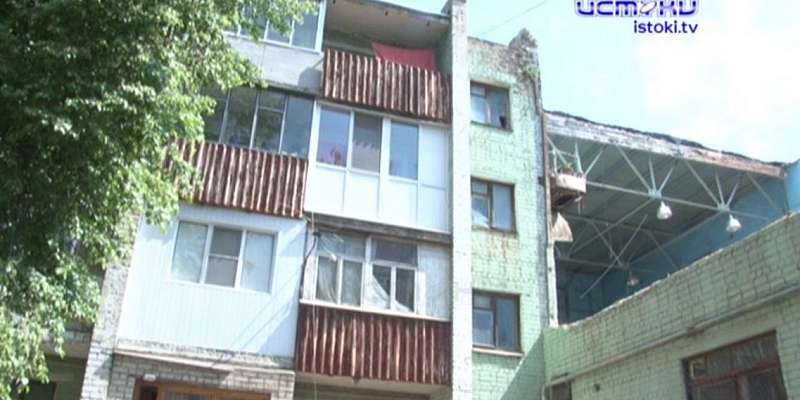 Расселят, но не всех: после обрушения крыши спортзала в общежитиях на Наугорке в Орле живут в страхе