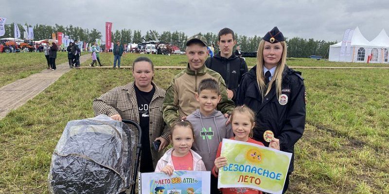 Полиция научила детей безопасному поведению на дорогах