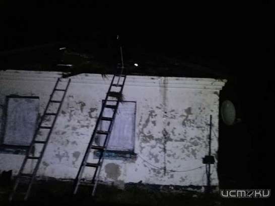 В Троснянском районе горели дом и пристройка