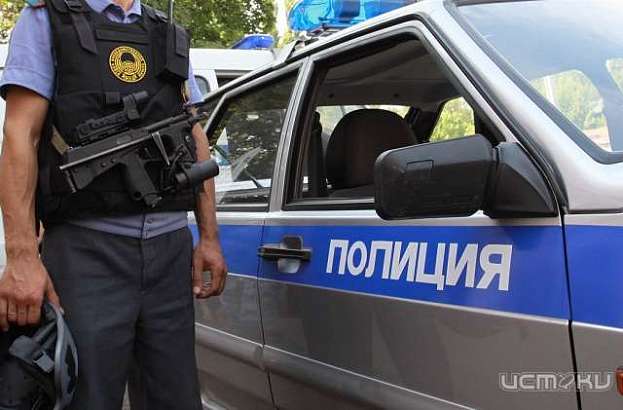 В Глазуновке несостоявшийся вор закрылся от полицейских в подсобке магазина