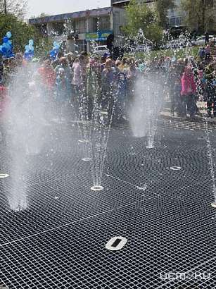 В первый майский день в Орле запустили фонтан в детском парке 