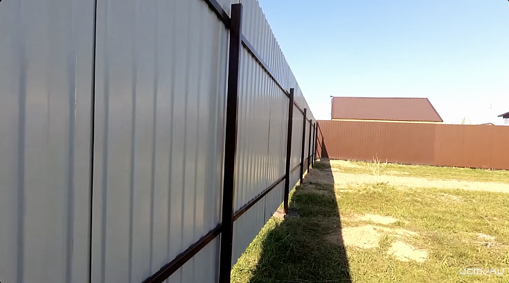 Заборы из профнастила стали новым трендом 2022 года