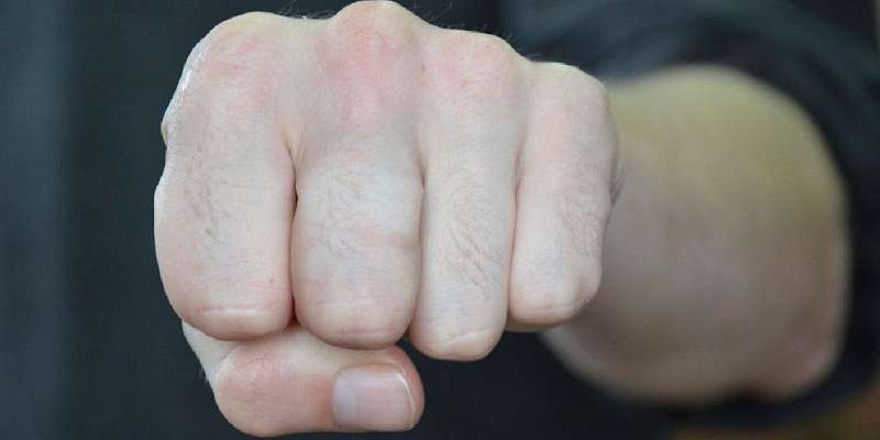 Курянин может сесть на шесть лет за избиение орловского полицейского