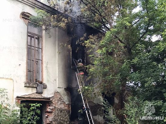 В Орле горел еще один расселенный дом.