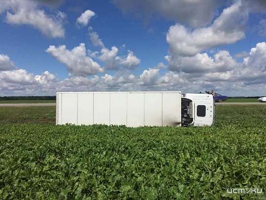 Большегруз перевернулся на трассе Орловщины
