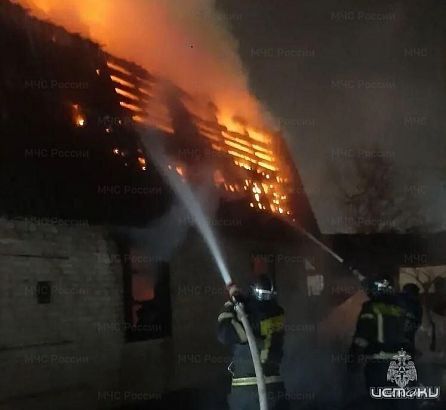 Вчера вечером на Ливенской тушили гараж 