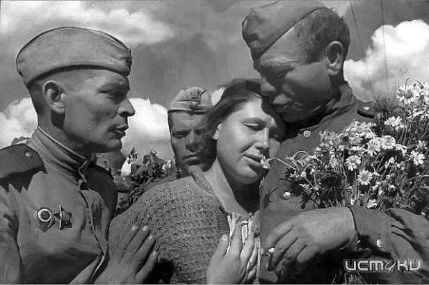 Для орловчан открылась выставка «В книжной памяти мгновения весны…»