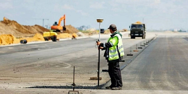 Работники, реставрирующие орловский аэропорт пожаловались на задержку зарплат 