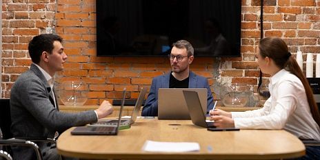 ИИ-агенты, онлайн-офис и быстрая связь: что помогает современному руководителю