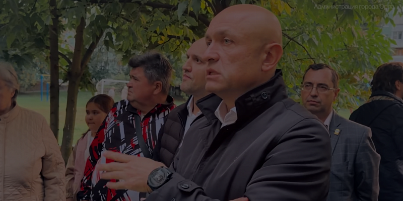 Мэр Орла Юрий Парахин встретился с жителями улицы Планерной: обсудили восстановление квартир после падения БПЛА