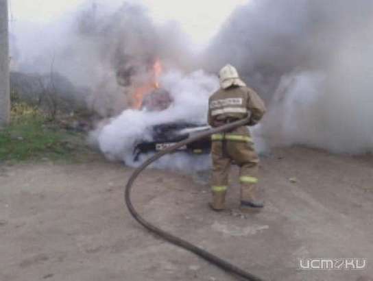 В Ливнах сгорела легковушка