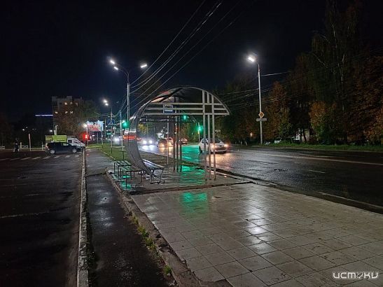 На Наугорском шоссе появился долгожданный остановочный павильон