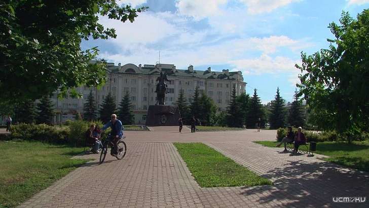 Вниманию водителей: рядом со сквером Ермолова в Орле вновь запретят парковаться