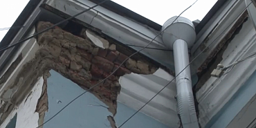 "Капремонт дал начало разрушению нашего дома". Одна экспертиза признала дом аварийный, другая нет