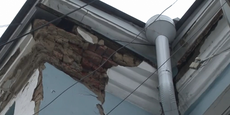 "Капремонт дал начало разрушению нашего дома". Одна экспертиза признала дом аварийный, другая нет