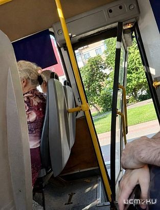 Автобус на маршруте № 35 открыл портал в параллельную реальность — пассажиры в шоке