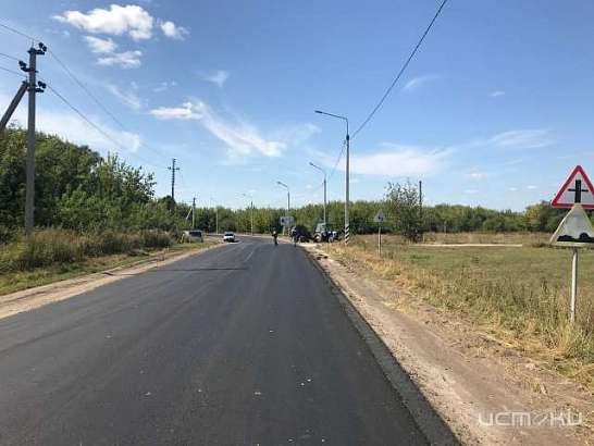 В Орловской области трактор не пропустил грузовой фургон