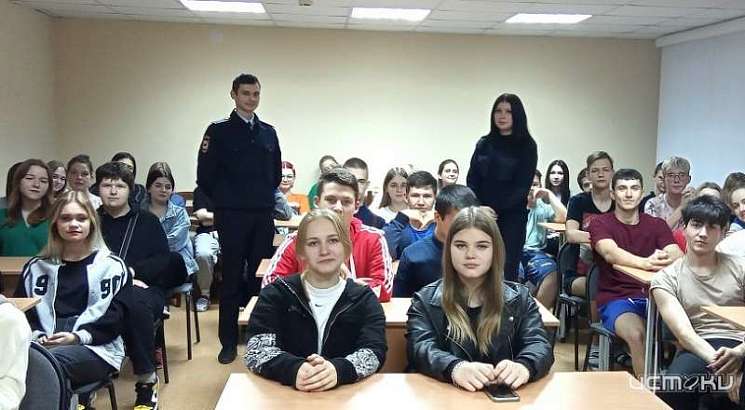 В Орле полицейские проводят профилактические беседы со школьниками и студентами
