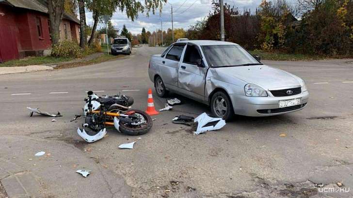 На Орловщине 17-летний мотоциклист попал в больницу после столкновения с «Ладой»