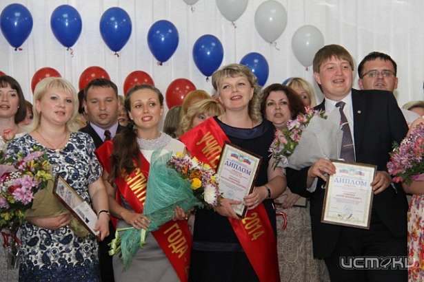 В Орле наградили победителей конкурсов «Учитель года» и «Воспитатель года»