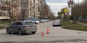 В Орле под колесами «Мерседеса» пострадала женщина