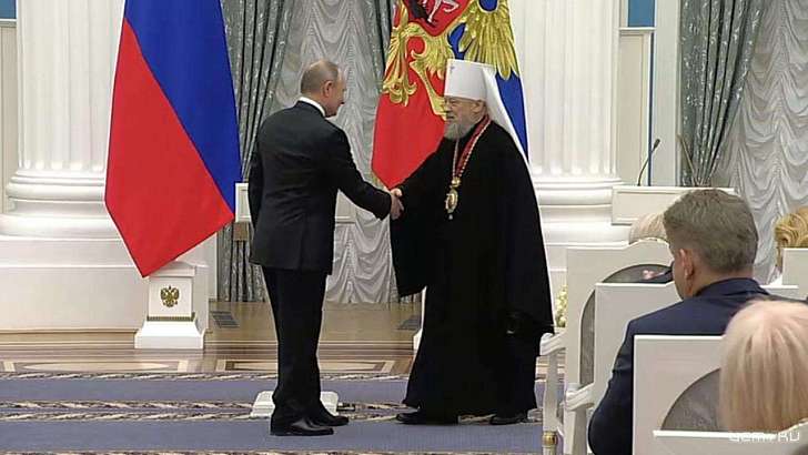 Орловский митрополит Антоний получил орден из рук Владимира Путина 