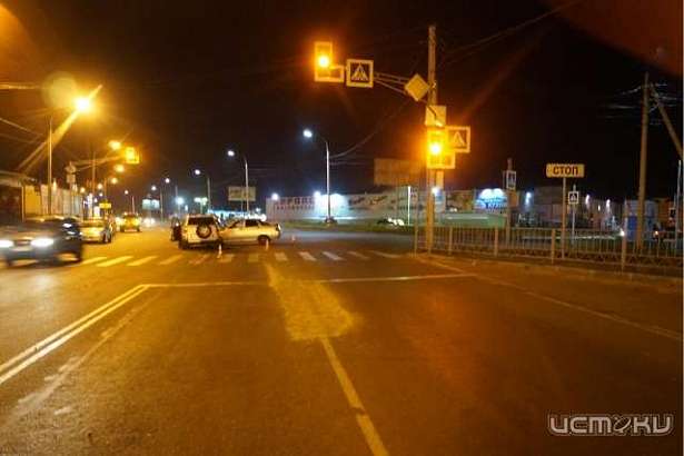 В Орле девушка на «десятке» устроила ДТП на пересечении ул. Алроса и Мостовой В Орле девушка на «десятке» устроила ДТП на пересечении ул. Алроса и Мостовой