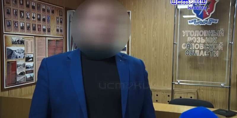 Кто-то из них звонит, кто-то пишет