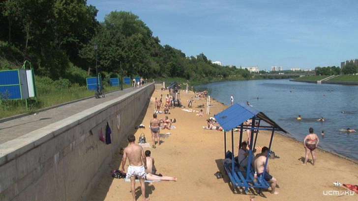 В День России на горпляже Орла едва не погибли подросток и 18-летняя девушка