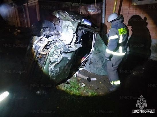 В Болхове пострадавших в аварии водителя и пассажира деблокировали спасатели