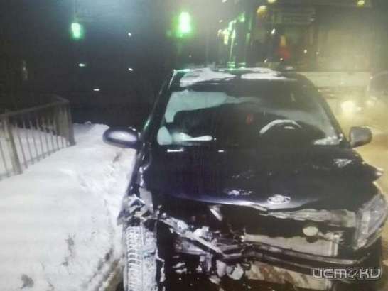 В Северном районе Орла из-за нарушения ПДД столкнулись Хонда и Киа