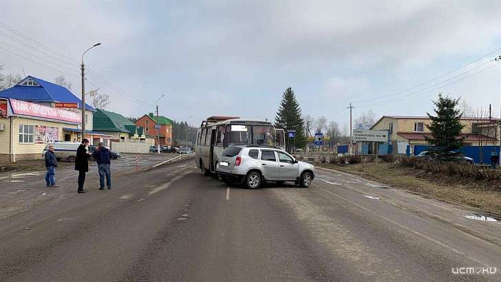 ПАЗ и «Рено» не разъехались на трассе под Орлом